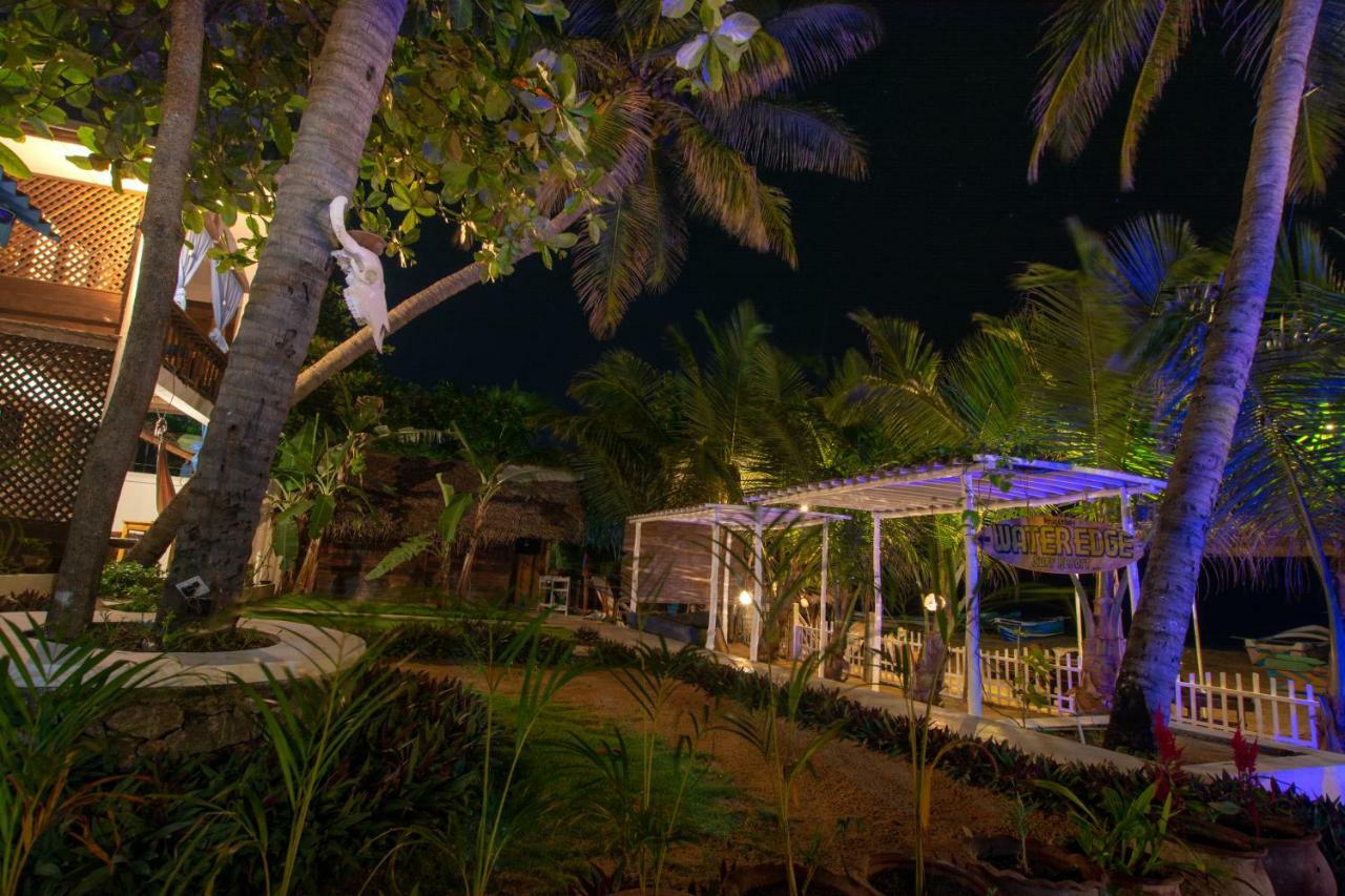 Water Edge Hotel & Restaurant Arugam Bay Exteriör bild