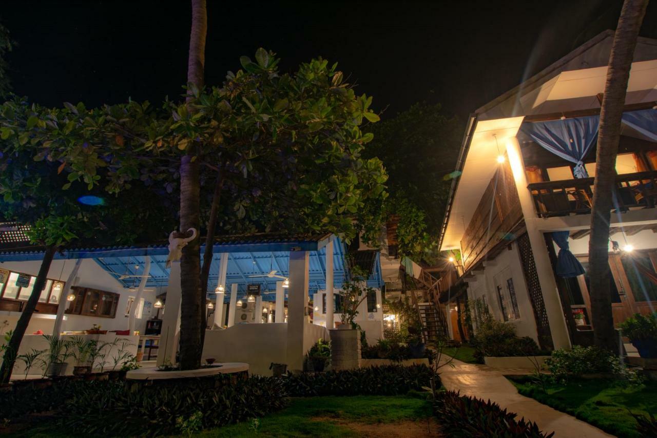 Water Edge Hotel & Restaurant Arugam Bay Exteriör bild
