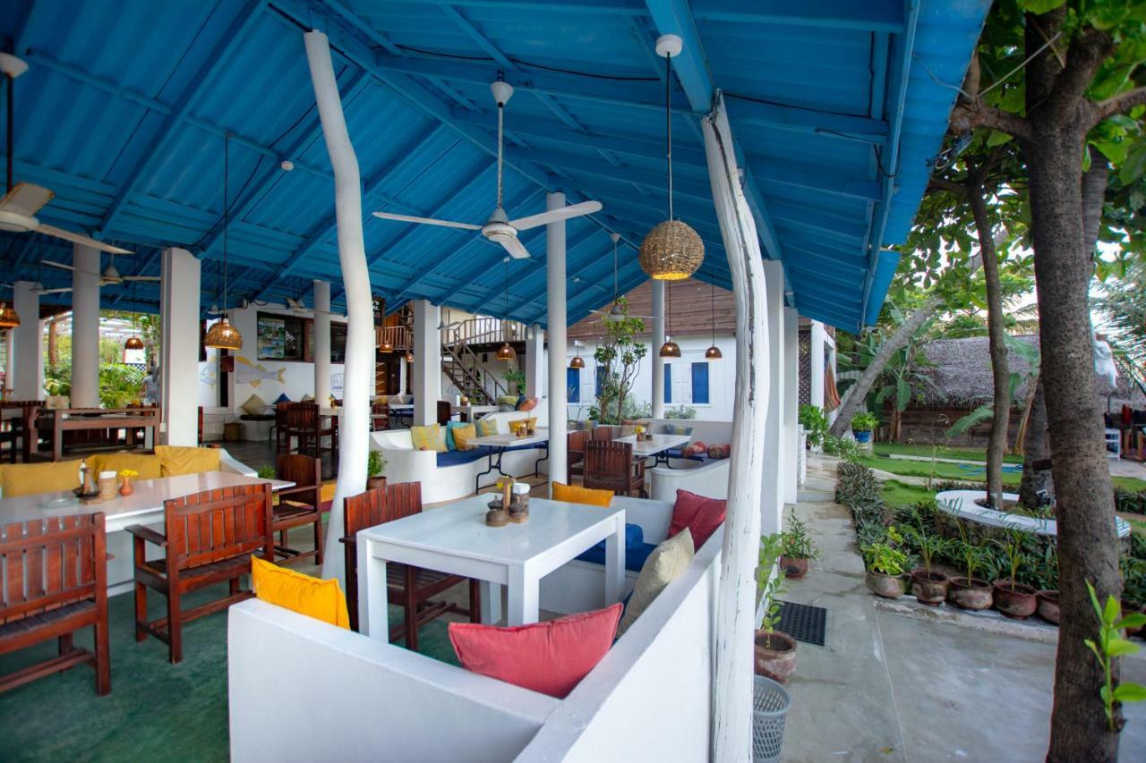 Water Edge Hotel & Restaurant Arugam Bay Exteriör bild